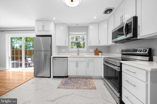 14711 CARLBERN DR, Centreville, VA 20120