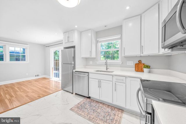 14711 CARLBERN DR, Centreville, VA 20120