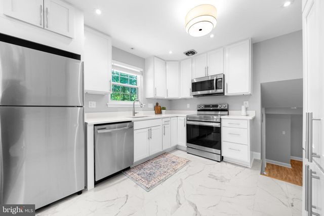 14711 CARLBERN DR, Centreville, VA 20120