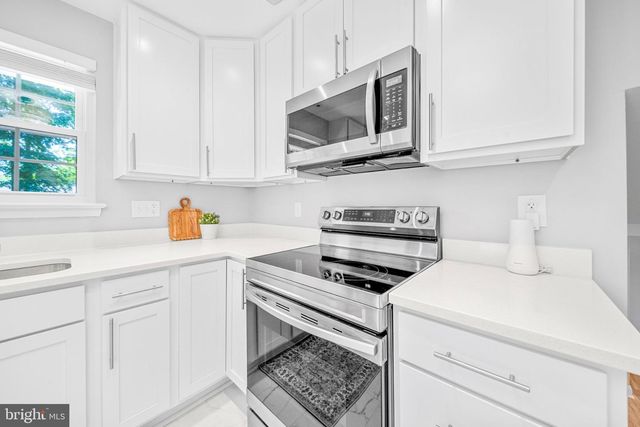14711 CARLBERN DR, Centreville, VA 20120