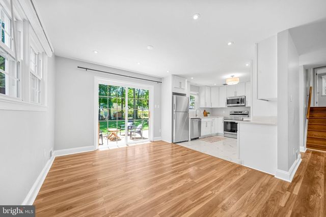 14711 CARLBERN DR, Centreville, VA 20120