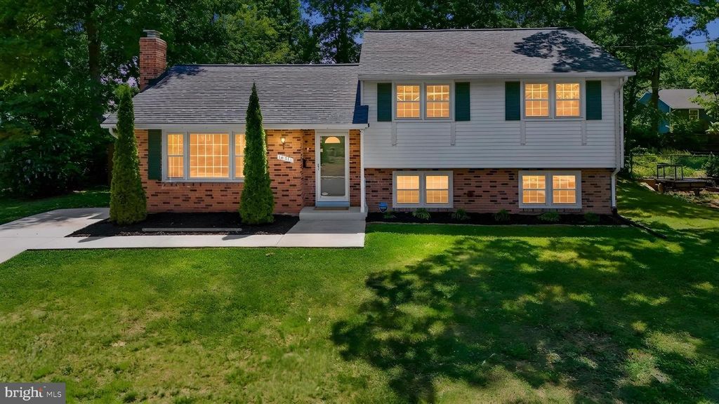 14711 CARLBERN DR, Centreville, VA 20120