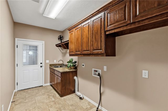 22 Golfview Drive, Hilltop Lakes, TX 77871