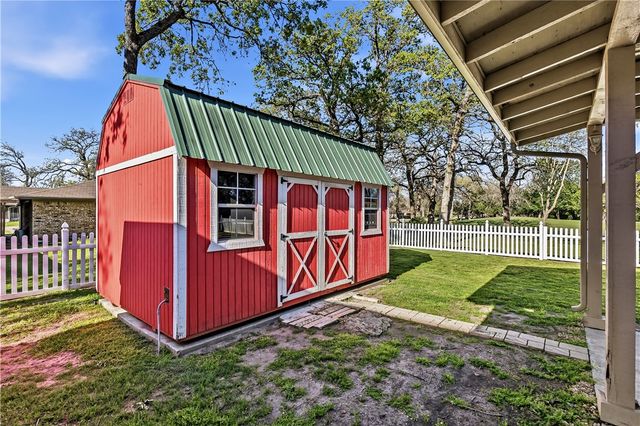 22 Golfview Drive, Hilltop Lakes, TX 77871