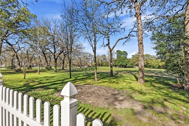 22 Golfview Drive, Hilltop Lakes, TX 77871