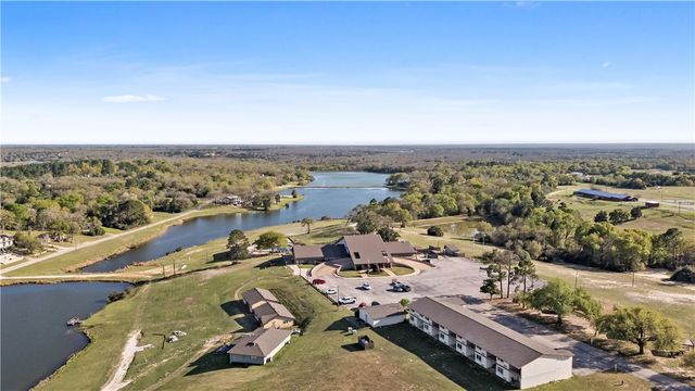 22 Golfview Drive, Hilltop Lakes, TX 77871