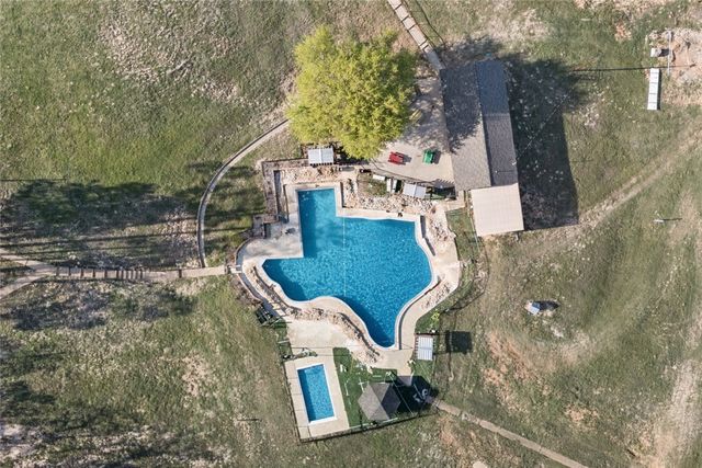 22 Golfview Drive, Hilltop Lakes, TX 77871