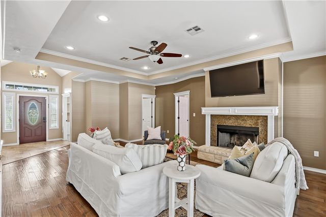 22 Golfview Drive, Hilltop Lakes, TX 77871