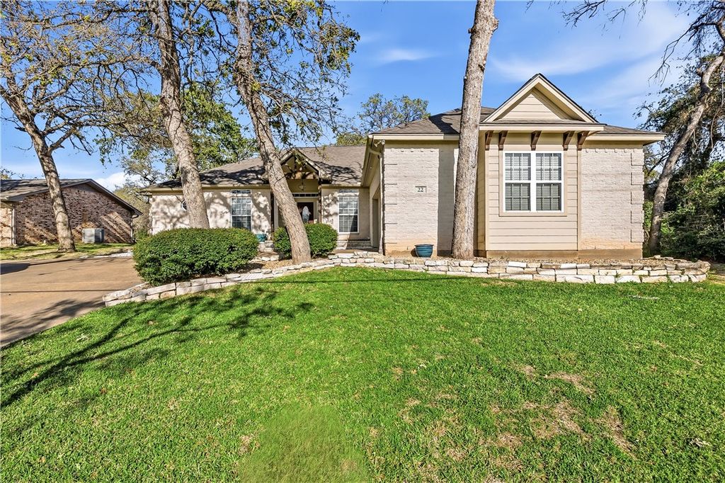 22 Golfview Drive, Hilltop Lakes, TX 77871