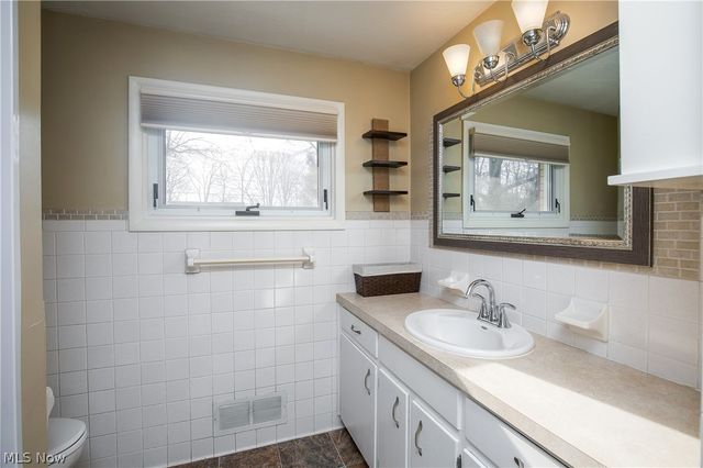 1006 Marquardt Avenue NW, North Canton, OH 44720