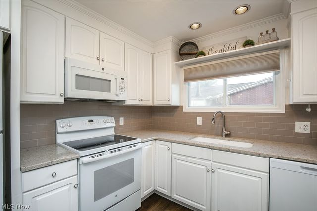 1006 Marquardt Avenue NW, North Canton, OH 44720