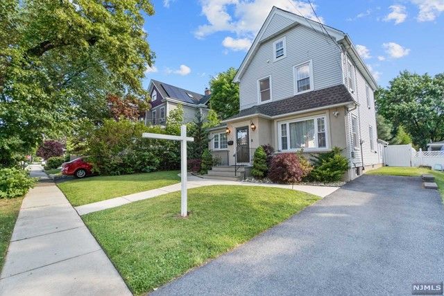 158 Washington Place, Hasbrouck Heights, NJ 07604
