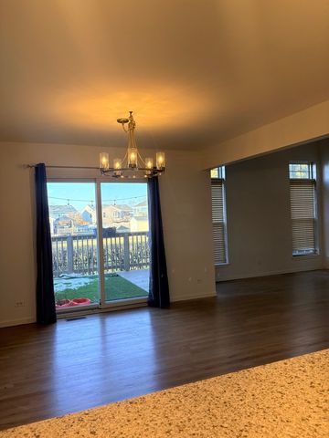 610 Daisy Lane, Roselle, IL 60172