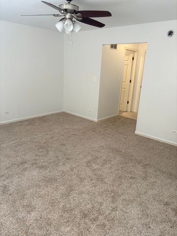 610 Daisy Lane, Roselle, IL 60172