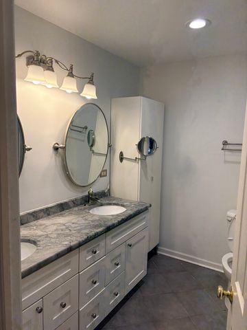 610 Daisy Lane, Roselle, IL 60172