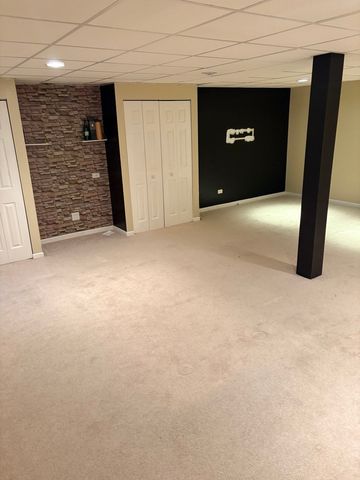 610 Daisy Lane, Roselle, IL 60172