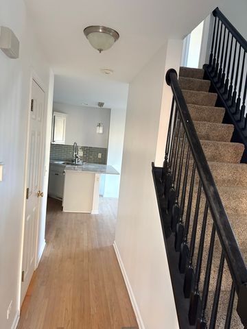 610 Daisy Lane, Roselle, IL 60172