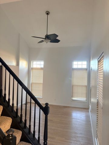 610 Daisy Lane, Roselle, IL 60172