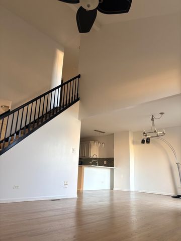 610 Daisy Lane, Roselle, IL 60172