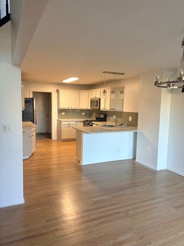 610 Daisy Lane, Roselle, IL 60172