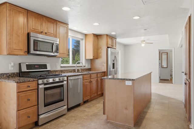 3006 W ROBINWOOD DR, Taylorsville, UT 84129