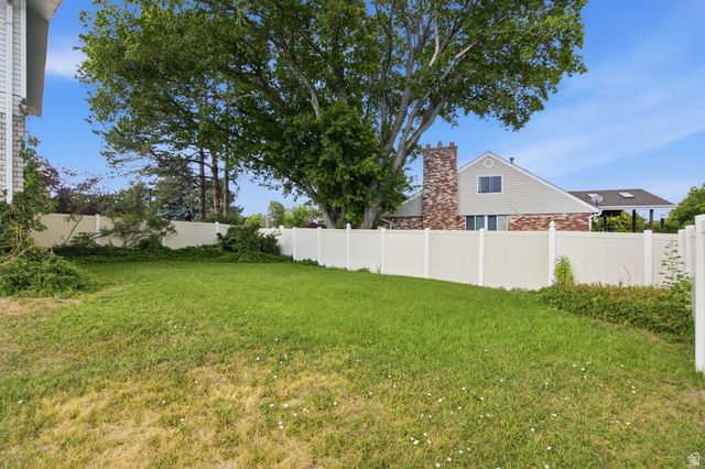 3006 W ROBINWOOD DR, Taylorsville, UT 84129