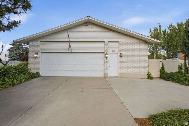 3006 W ROBINWOOD DR, Taylorsville, UT 84129