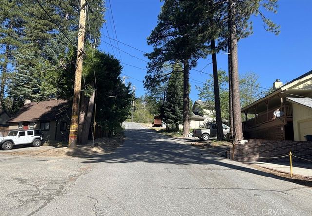 31979 Encina, Running Springs, CA 92382