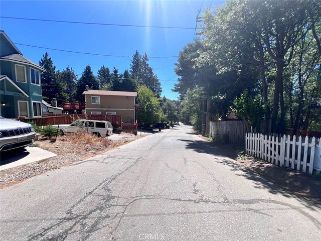 31979 Encina, Running Springs, CA 92382