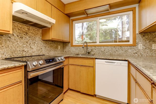30208 27th Avenue S, Federal Way, WA 98003