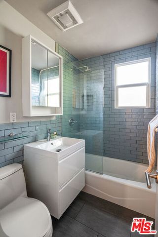 3488 Rosewood Avenue, Los Angeles, CA 90066