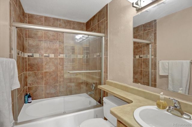 10263 E Peakview Avenue C201, Englewood, CO 80111
