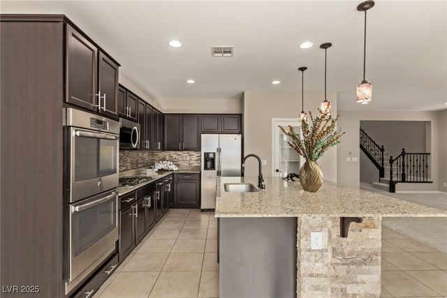 8637 Sparrow Desert Avenue, Las Vegas, NV 89148