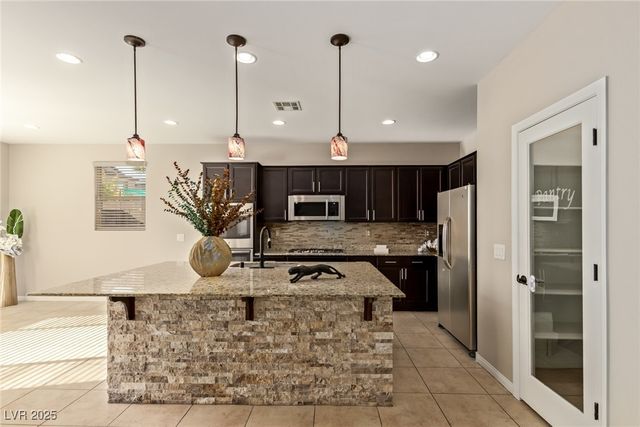 8637 Sparrow Desert Avenue, Las Vegas, NV 89148