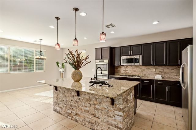 8637 Sparrow Desert Avenue, Las Vegas, NV 89148