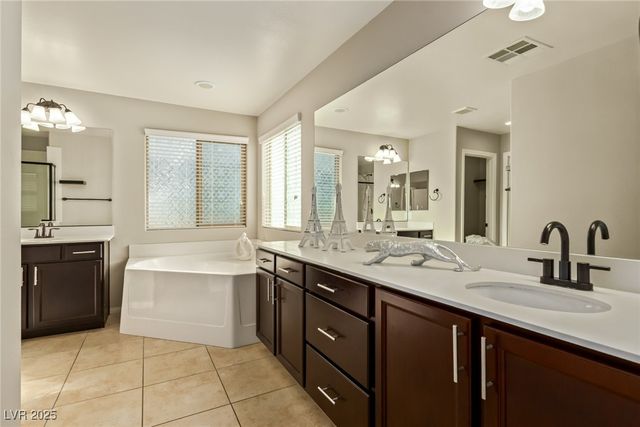 8637 Sparrow Desert Avenue, Las Vegas, NV 89148