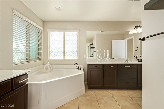 8637 Sparrow Desert Avenue, Las Vegas, NV 89148