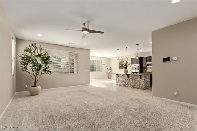 8637 Sparrow Desert Avenue, Las Vegas, NV 89148