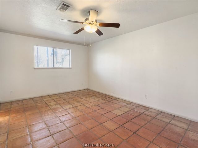 3003 Highwood Lane, Bryan, TX 77803