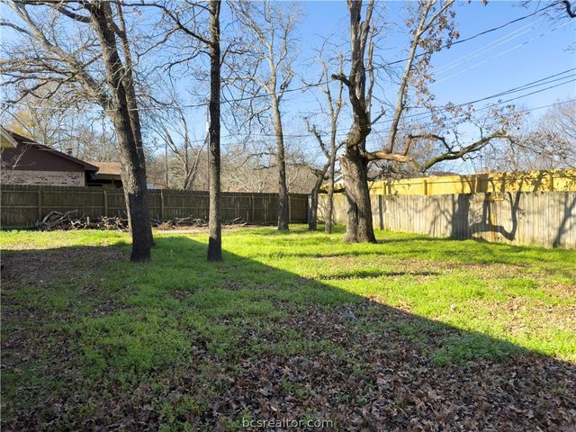 3003 Highwood Lane, Bryan, TX 77803