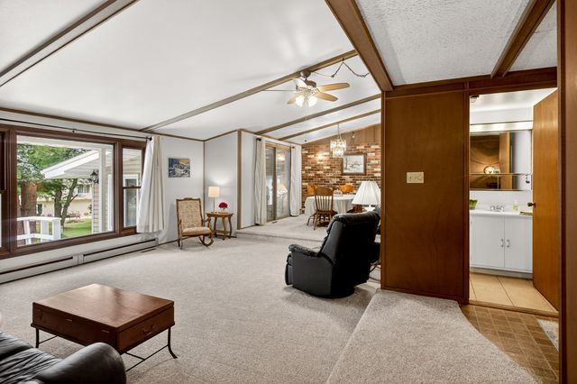 132 VALHALLA Drive, Poplar Grove, IL 61065