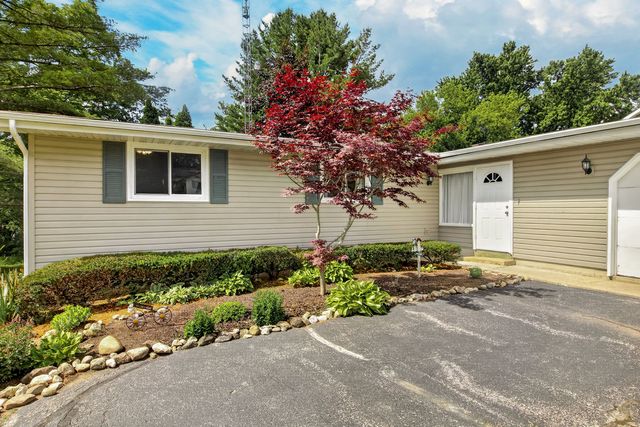 132 VALHALLA Drive, Poplar Grove, IL 61065