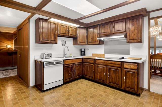 132 VALHALLA Drive, Poplar Grove, IL 61065