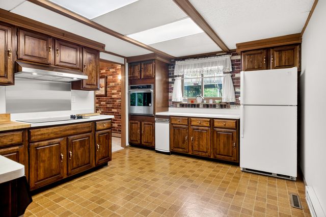 132 VALHALLA Drive, Poplar Grove, IL 61065