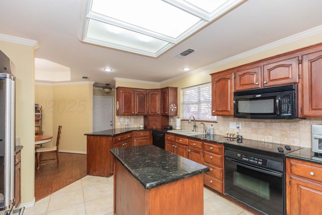 7805 STUYVESANT Avenue, Amarillo, TX 79121