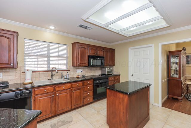 7805 STUYVESANT Avenue, Amarillo, TX 79121