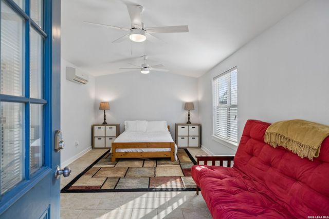 230 Lee St, Seguin, TX 78155