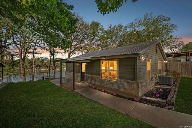 230 Lee St, Seguin, TX 78155