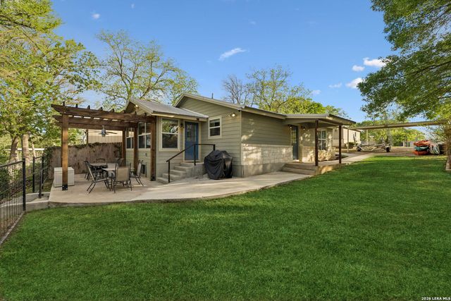 230 Lee St, Seguin, TX 78155