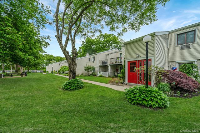 38 Richmond Boulevard 1B, Ronkonkoma, NY 11779